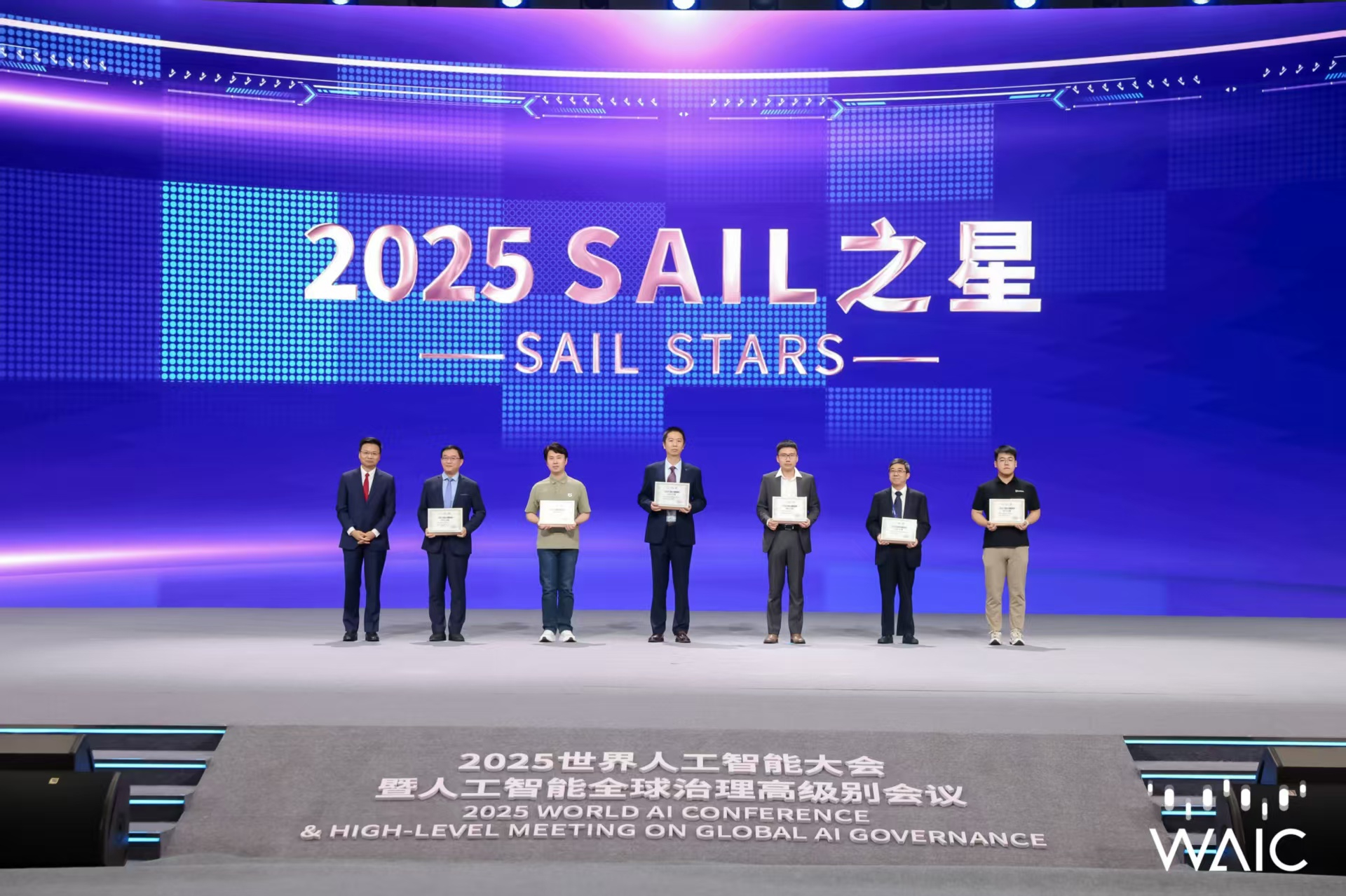 28圈体育成WAIC唯一获SAIL之星奖的机器...